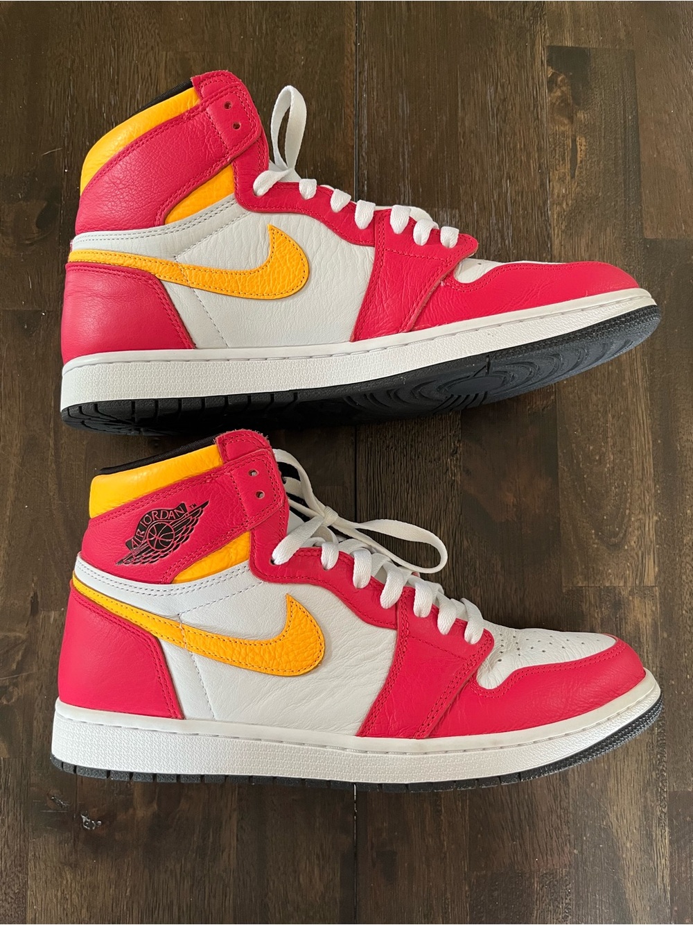 Jordan 1 High OG Fusion Red - Picture 4 of 7